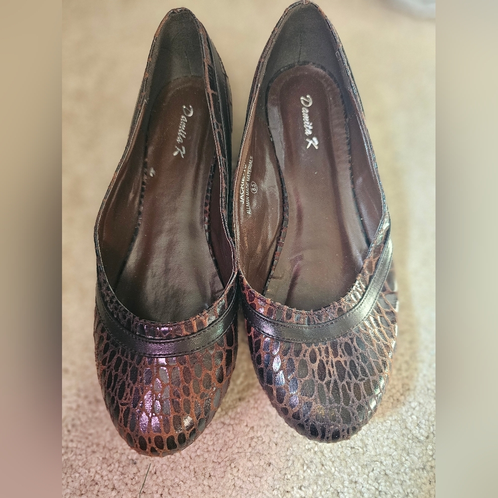 LAST CHANCE!!!!   Brown alligator flats
